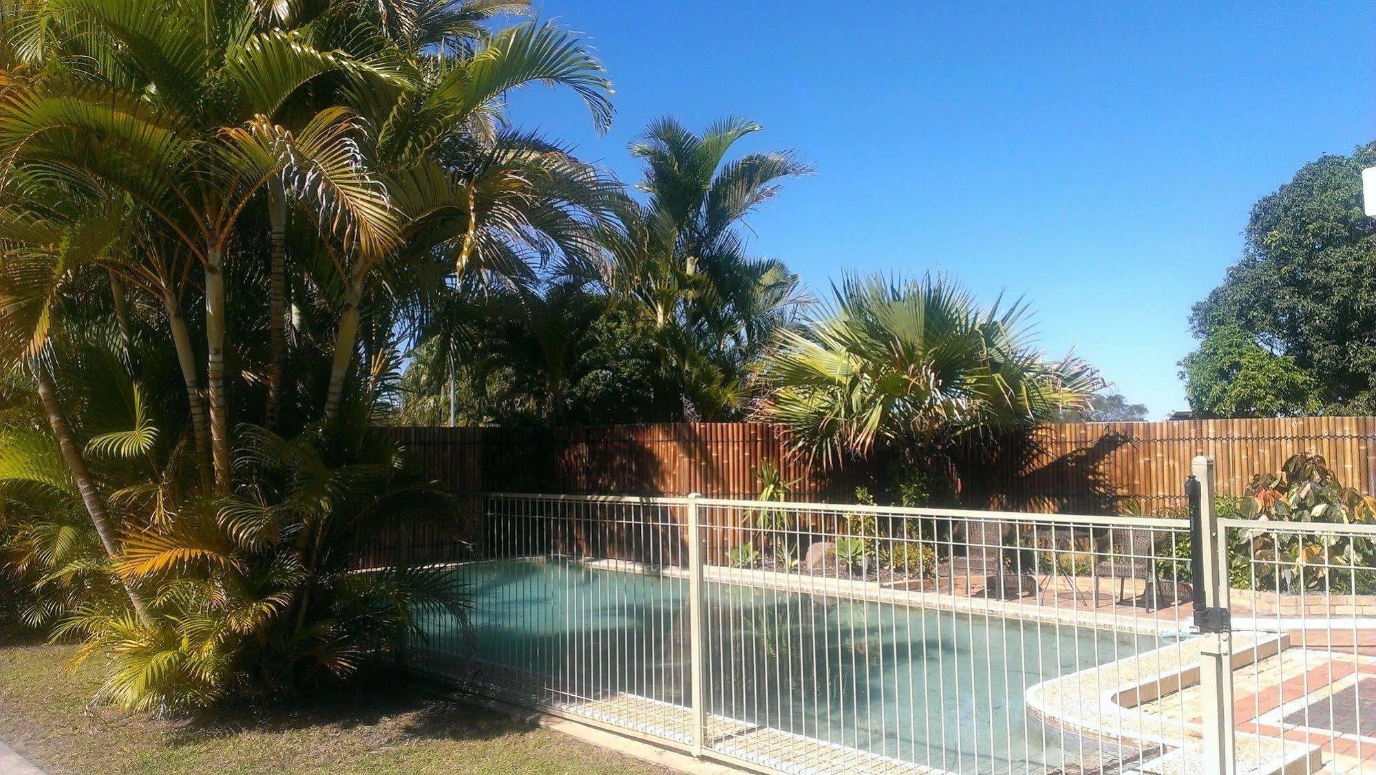Pacific Paradise Airport Motel Exterior photo